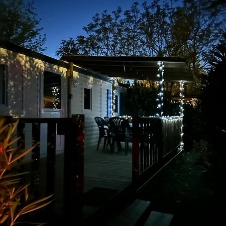 Mobil-Home Au Pied Du Luberon ラ・ロック・ダンテロン エクステリア 写真