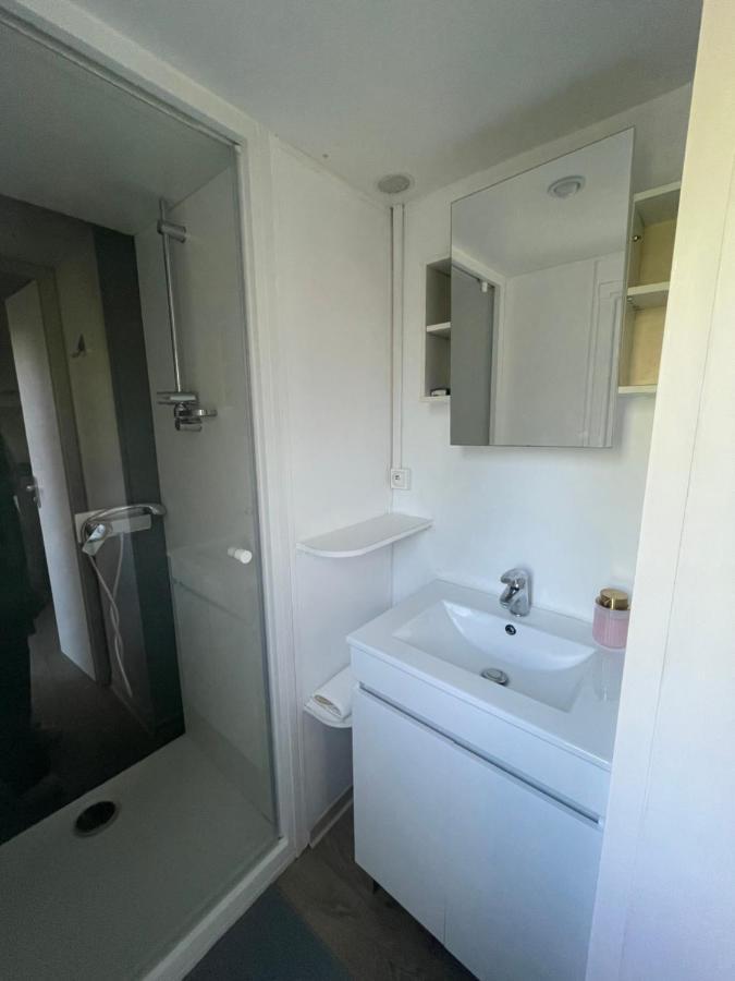 Mobil-Home Au Pied Du Luberon ラ・ロック・ダンテロン エクステリア 写真