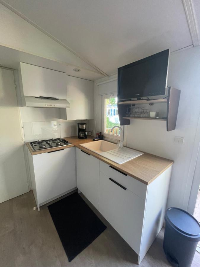 Mobil-Home Au Pied Du Luberon ラ・ロック・ダンテロン エクステリア 写真