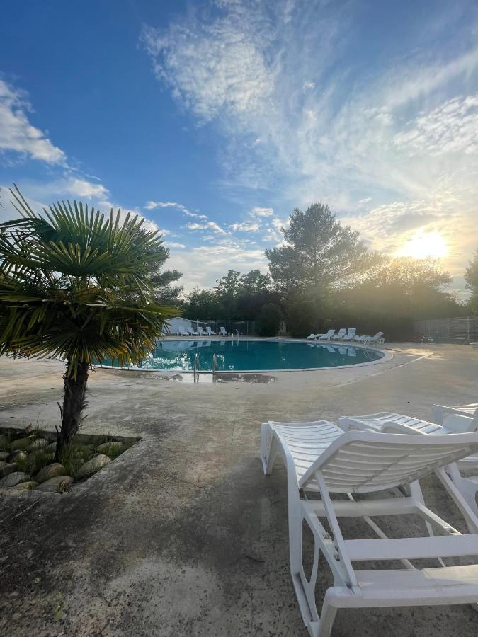 Mobil-Home Au Pied Du Luberon ラ・ロック・ダンテロン エクステリア 写真