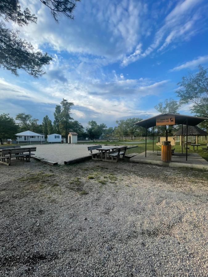 Mobil-Home Au Pied Du Luberon ラ・ロック・ダンテロン エクステリア 写真