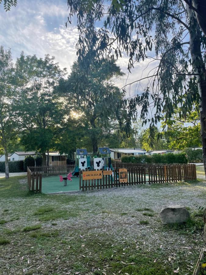 Mobil-Home Au Pied Du Luberon ラ・ロック・ダンテロン エクステリア 写真