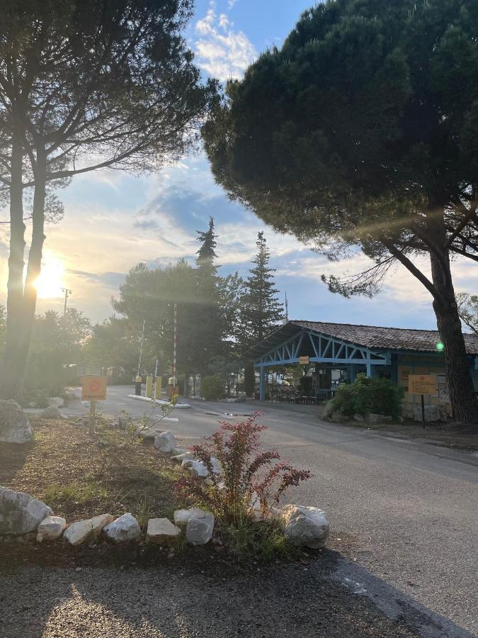 Mobil-Home Au Pied Du Luberon ラ・ロック・ダンテロン エクステリア 写真